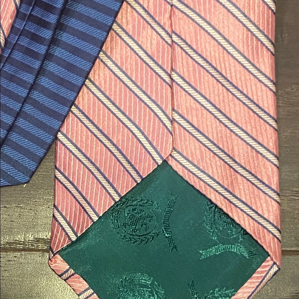 Tommy Hilfiger 100% silk tie in pale pink with contrast navy back. - Picture 4 of 4